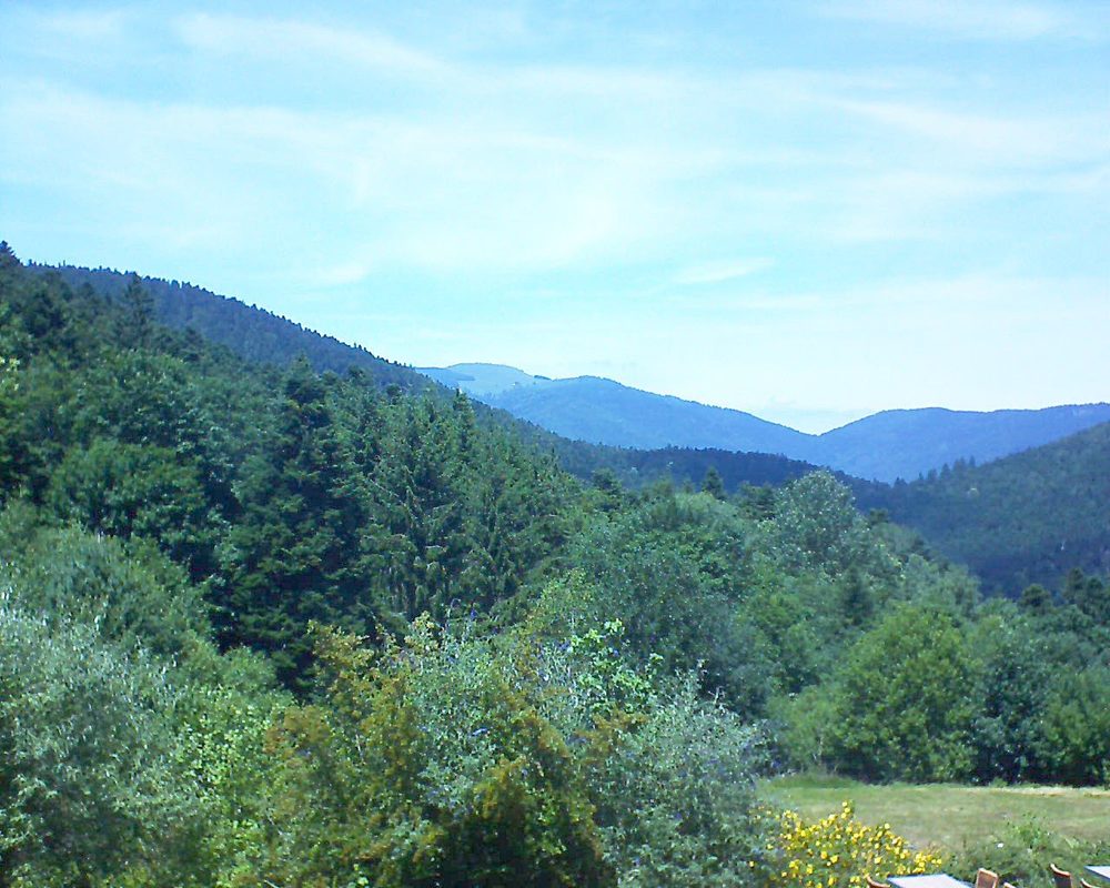 Le petit ballon vu depuis le Domaine Langmatt à Murbach le 09.07.2019 à 14:00 Le petit ballon (Alsace, Vosges) le 09.07.2019 à 14:00