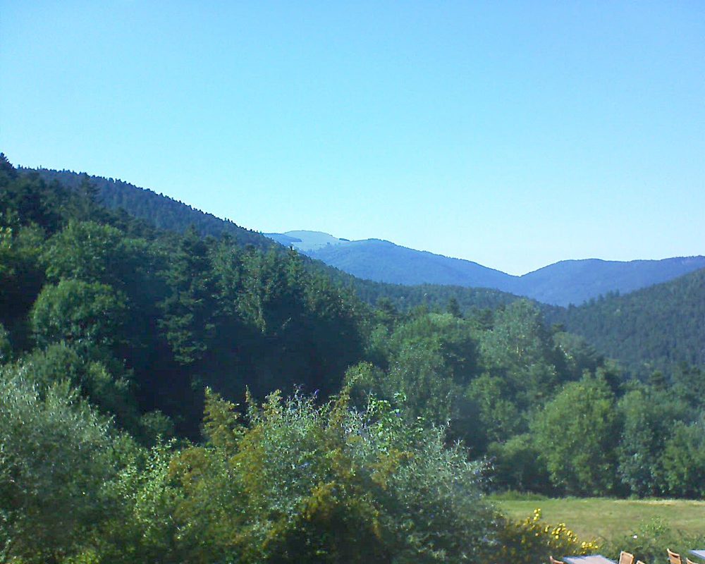 Le petit ballon vu depuis le Domaine Langmatt à Murbach le 09.07.2019 à 17:15 Le petit ballon (Alsace, Vosges) le 09.07.2019 à 17:15