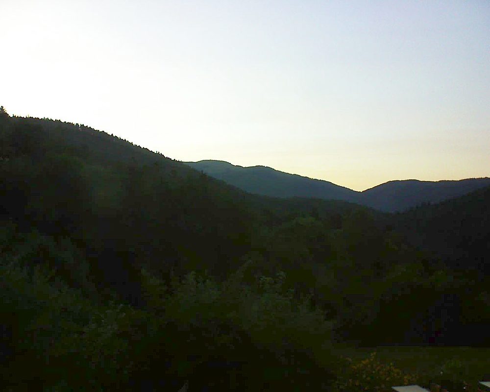 Le petit ballon vu depuis le Domaine Langmatt à Murbach le 09.07.2019 à 21:15 Le petit ballon (Alsace, Vosges) le 09.07.2019 à 21:15