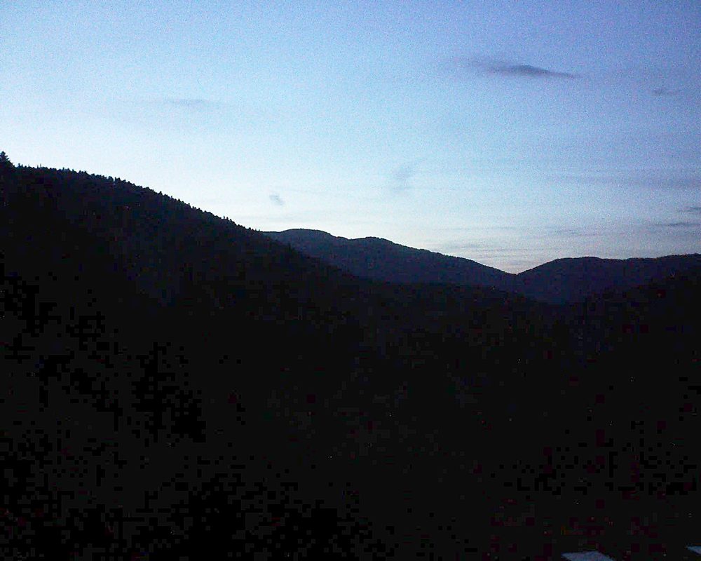 Le petit ballon vu depuis le Domaine Langmatt à Murbach le 09.07.2019 à 22:00 Le petit ballon (Alsace, Vosges) le 09.07.2019 à 22:00