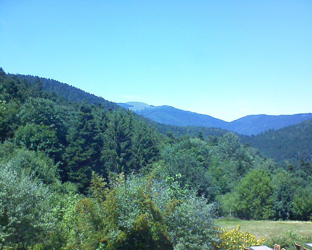 Le petit ballon vu depuis le Domaine Langmatt à Murbach le 10.07.2019 à 14:45 Le petit ballon (Alsace, Vosges) le 10.07.2019 à 14:45