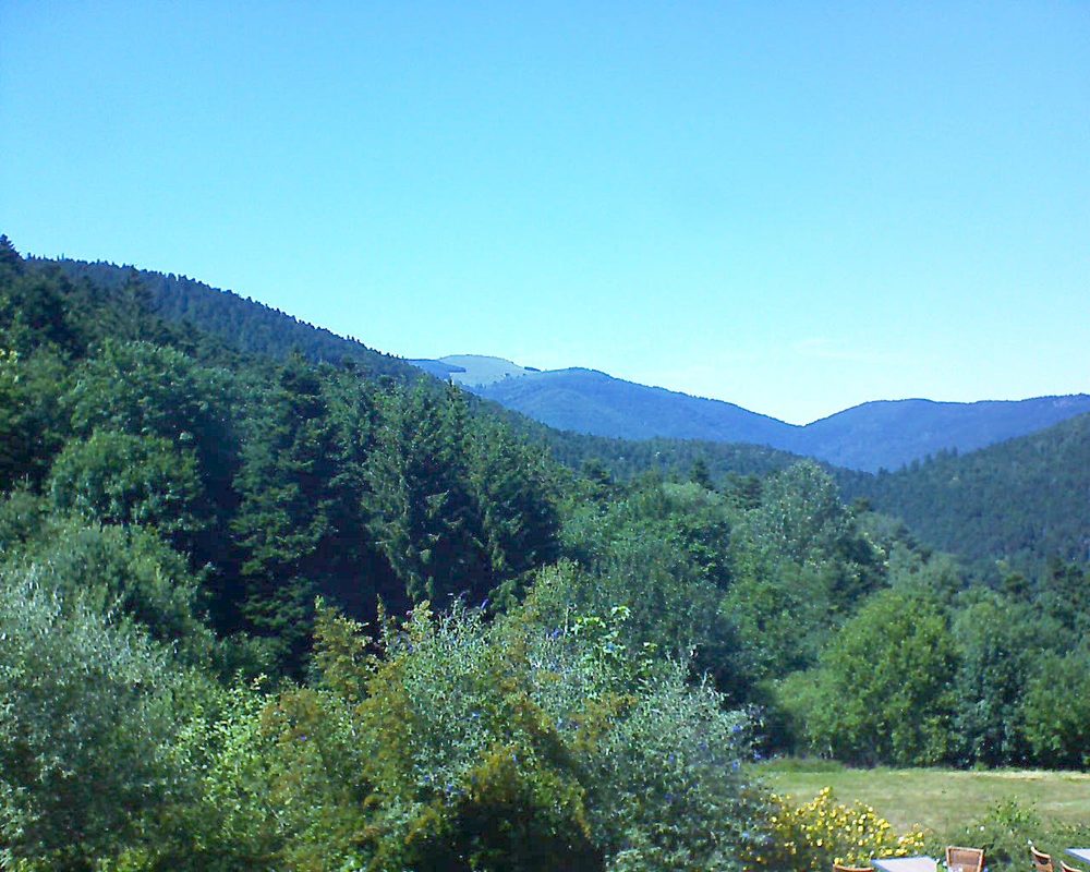 Le petit ballon vu depuis le Domaine Langmatt à Murbach le 10.07.2019 à 15:45 Le petit ballon (Alsace, Vosges) le 10.07.2019 à 15:45