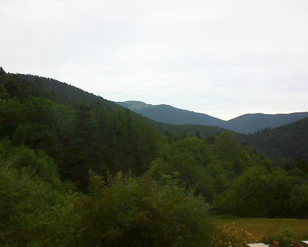 Le petit ballon vu depuis le Domaine Langmatt à Murbach le 11.07.2019 à 14:45 Le petit ballon (Alsace, Vosges) le 11.07.2019 à 14:45