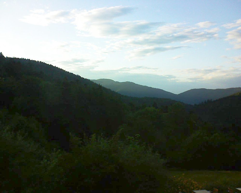 Le petit ballon vu depuis le Domaine Langmatt à Murbach le 11.07.2019 à 20:45 Le petit ballon (Alsace, Vosges) le 11.07.2019 à 20:45