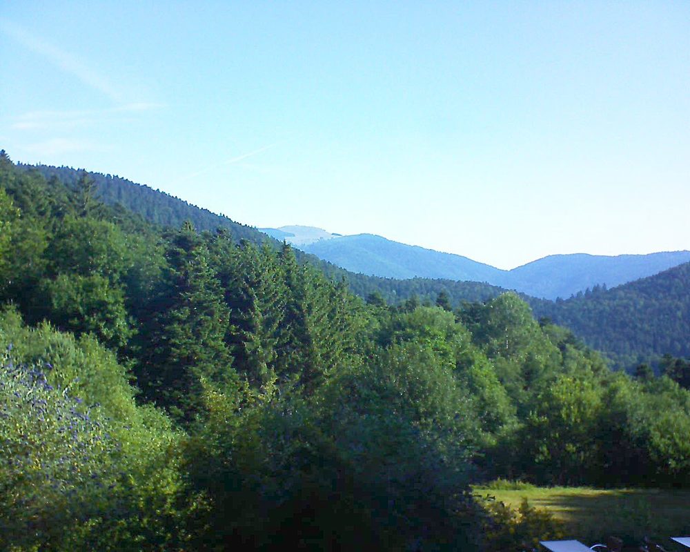 Le petit ballon vu depuis le Domaine Langmatt à Murbach le 24.07.2019 à 09:00 Le petit ballon (Alsace, Vosges) le 24.07.2019 à 09:00