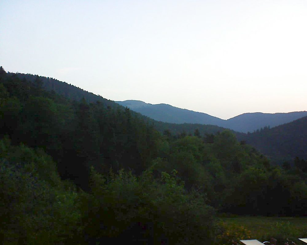 Le petit ballon vu depuis le Domaine Langmatt à Murbach le 25.07.2019 à 06:00 Le petit ballon (Alsace, Vosges) le 25.07.2019 à 06:00