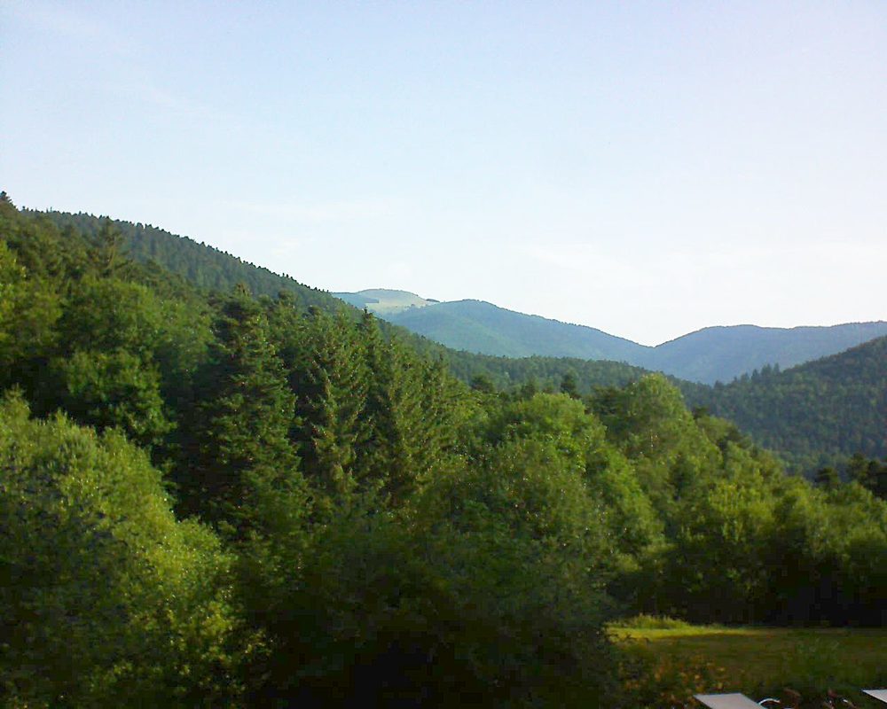 Le petit ballon vu depuis le Domaine Langmatt à Murbach le 25.07.2019 à 08:45 Le petit ballon (Alsace, Vosges) le 25.07.2019 à 08:45