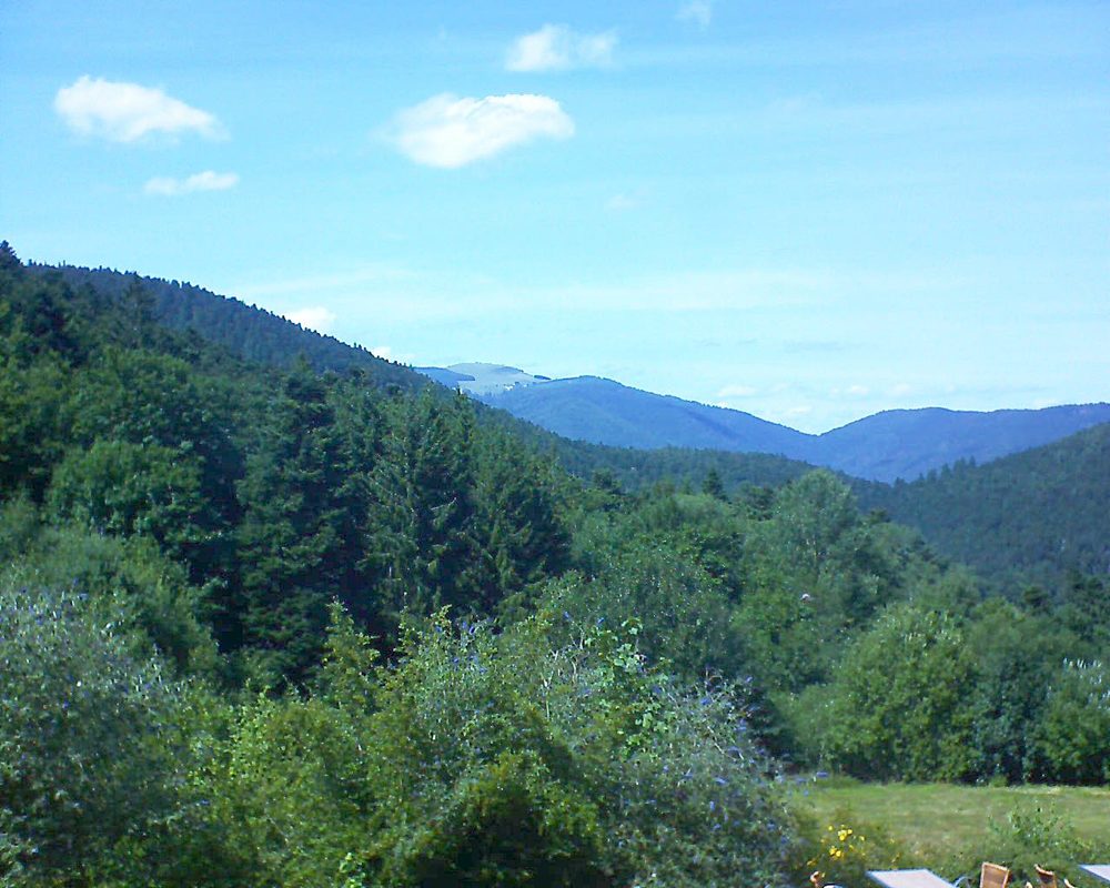 Le petit ballon vu depuis le Domaine Langmatt à Murbach le 01.08.2019 à 15:15 Le petit ballon (Alsace, Vosges) le 01.08.2019 à 15:15