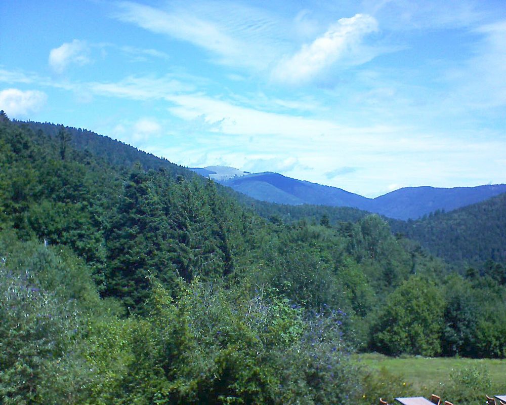Le petit ballon vu depuis le Domaine Langmatt à Murbach le 10.08.2019 à 12:15 Le petit ballon (Alsace, Vosges) le 10.08.2019 à 12:15