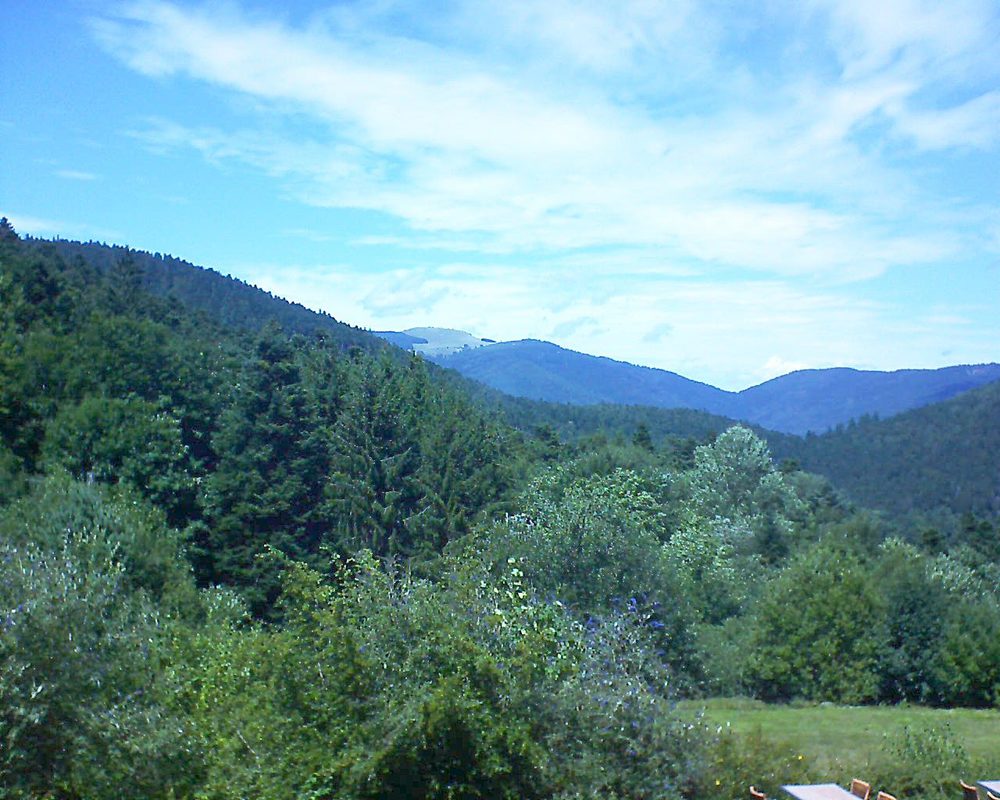Le petit ballon vu depuis le Domaine Langmatt à Murbach le 10.08.2019 à 14:15 Le petit ballon (Alsace, Vosges) le 10.08.2019 à 14:15