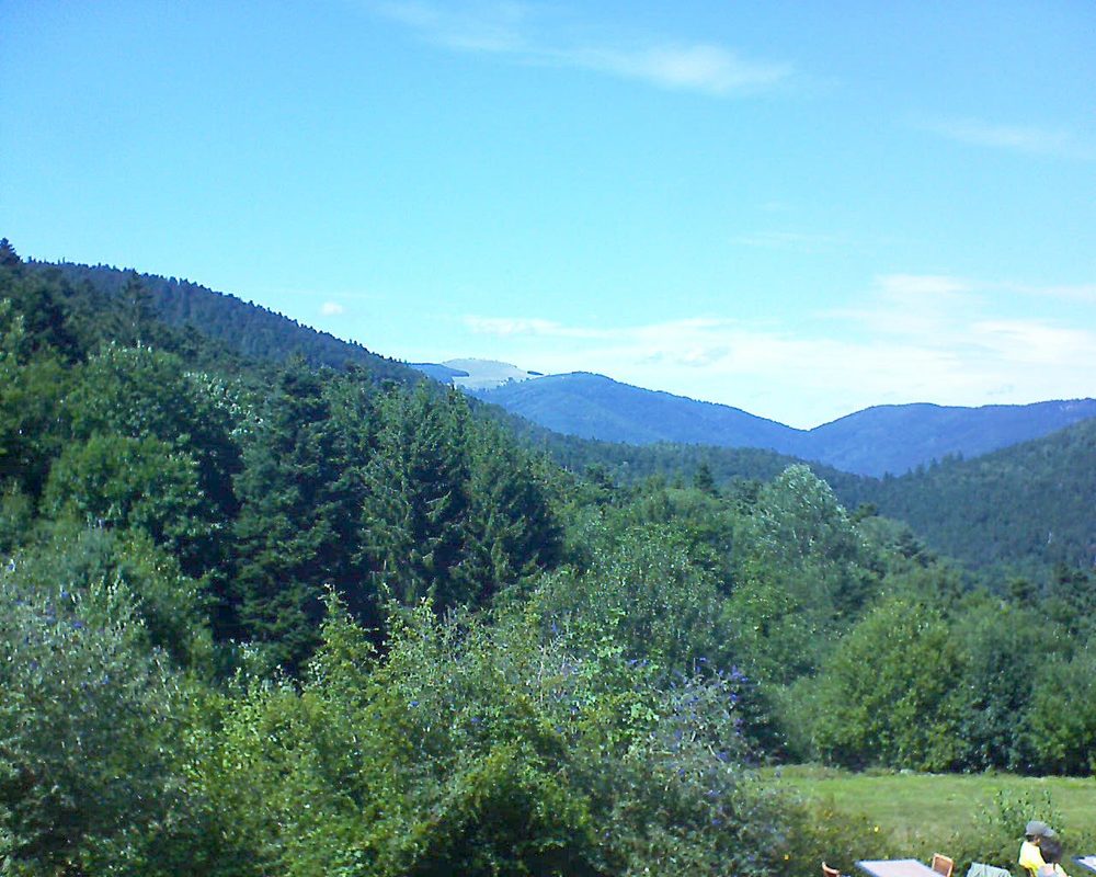 Le petit ballon vu depuis le Domaine Langmatt à Murbach le 10.08.2019 à 15:15 Le petit ballon (Alsace, Vosges) le 10.08.2019 à 15:15