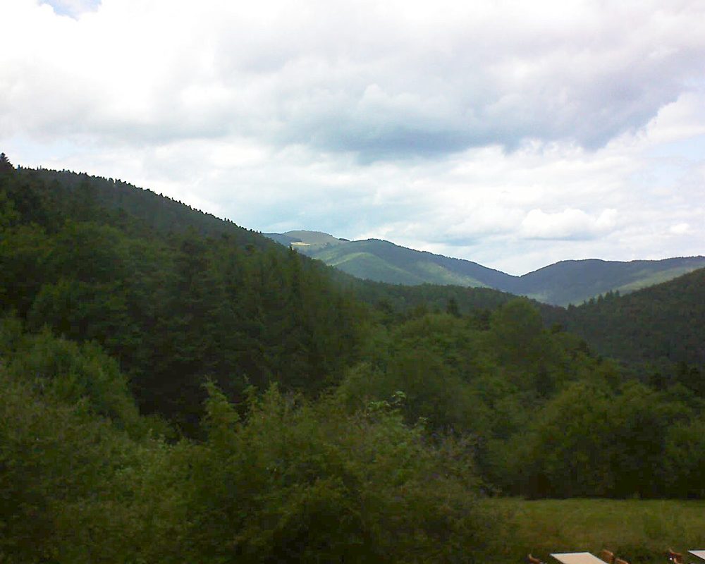 Le petit ballon vu depuis le Domaine Langmatt à Murbach le 14.08.2019 à 15:15 Le petit ballon (Alsace, Vosges) le 14.08.2019 à 15:15