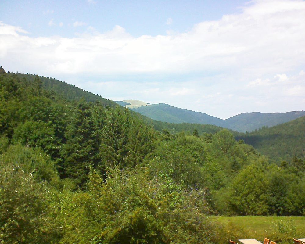 Le petit ballon vu depuis le Domaine Langmatt à Murbach le 18.08.2019 à 14:15 Le petit ballon (Alsace, Vosges) le 18.08.2019 à 14:15