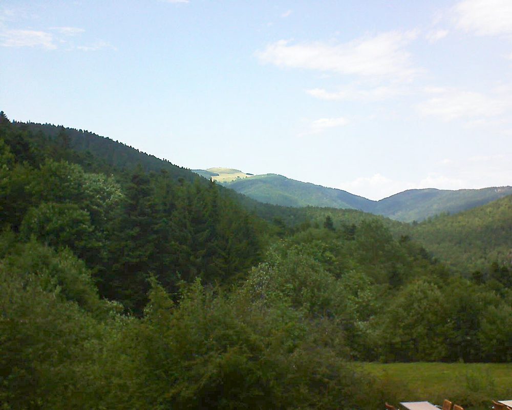 Le petit ballon vu depuis le Domaine Langmatt à Murbach le 18.08.2019 à 15:15 Le petit ballon (Alsace, Vosges) le 18.08.2019 à 15:15