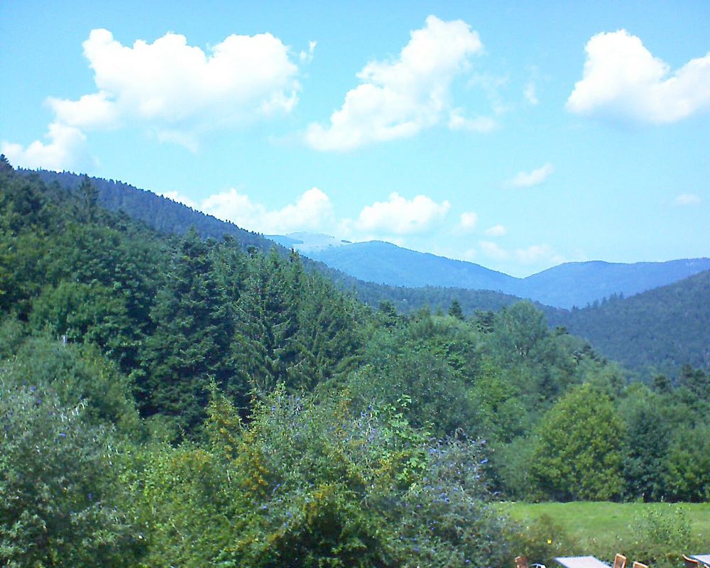 Le petit ballon vu depuis le Domaine Langmatt à Murbach le 25.08.2019 à 14:15 Le petit ballon (Alsace, Vosges) le 25.08.2019 à 14:15