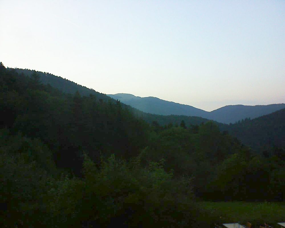 Le petit ballon vu depuis le Domaine Langmatt à Murbach le 25.08.2019 à 20:00 Le petit ballon (Alsace, Vosges) le 25.08.2019 à 20:00