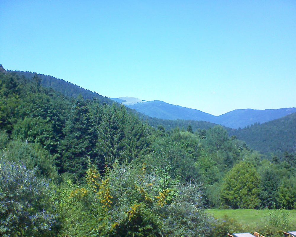 Le petit ballon vu depuis le Domaine Langmatt à Murbach le 04.09.2019 à 14:15 Le petit ballon (Alsace, Vosges) le 04.09.2019 à 14:15