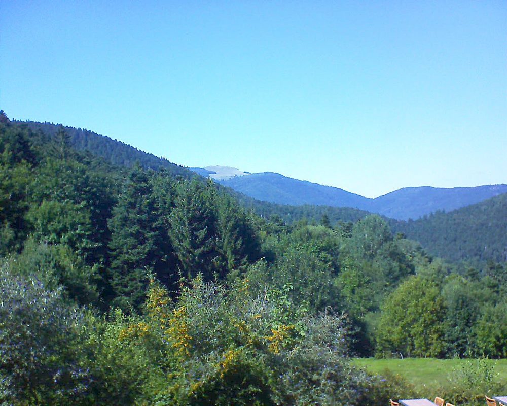 Le petit ballon vu depuis le Domaine Langmatt à Murbach le 04.09.2019 à 15:30 Le petit ballon (Alsace, Vosges) le 04.09.2019 à 15:30