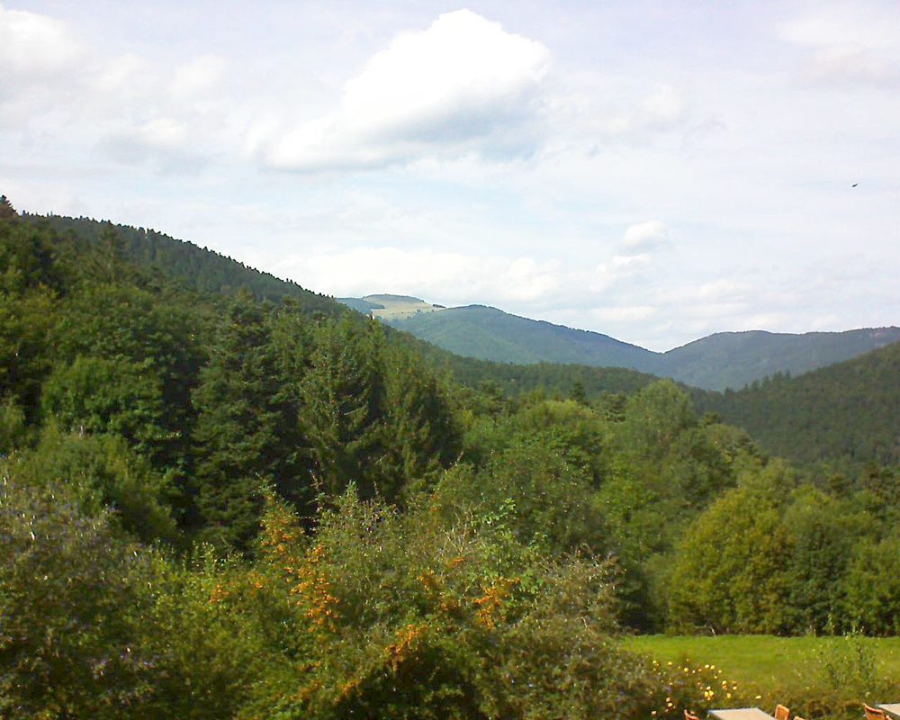 Le petit ballon vu depuis le Domaine Langmatt à Murbach le 10.09.2019 à 15:15 Le petit ballon (Alsace, Vosges) le 10.09.2019 à 15:15