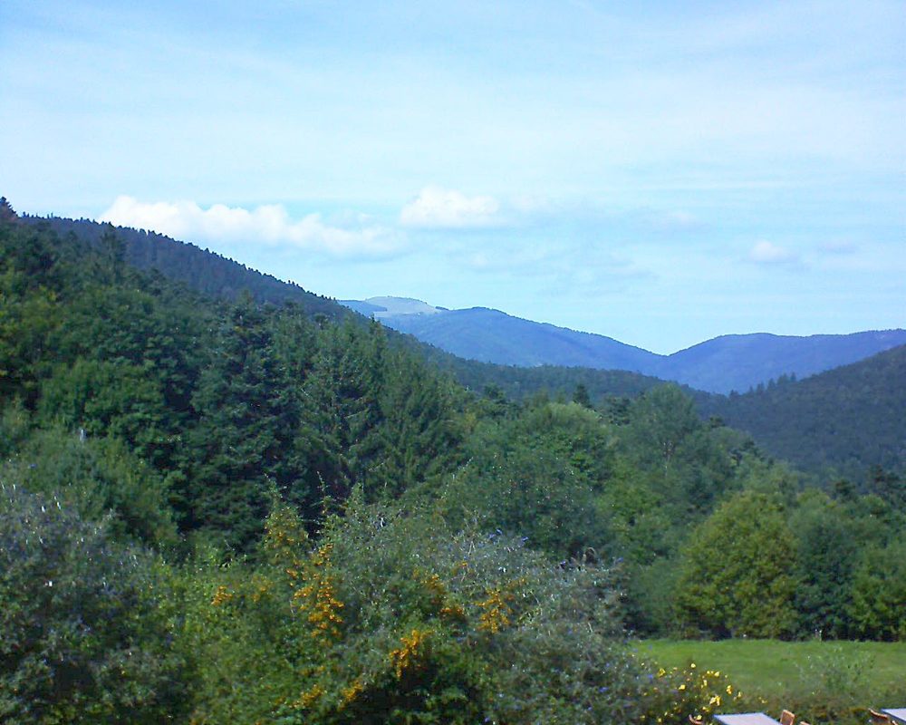 Le petit ballon vu depuis le Domaine Langmatt à Murbach le 14.09.2019 à 14:15 Le petit ballon (Alsace, Vosges) le 14.09.2019 à 14:15