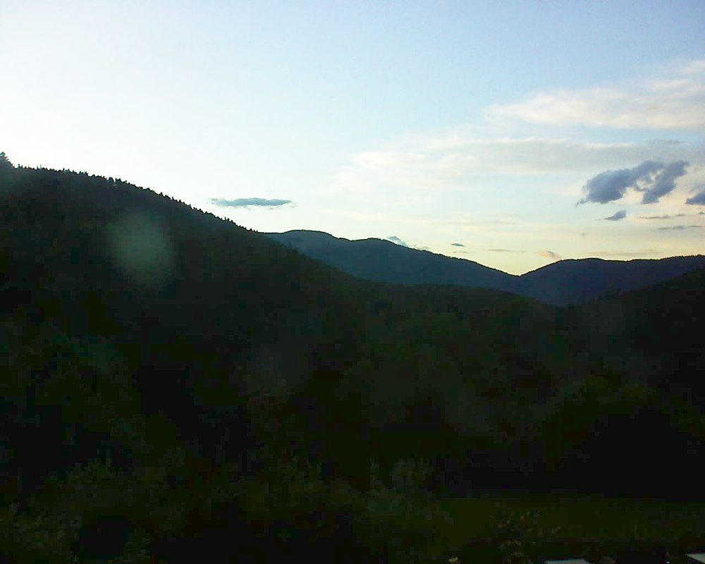 Le petit ballon vu depuis le Domaine Langmatt à Murbach le 18.06.2020 à 21:15 Le petit ballon (Alsace, Vosges) le 18.06.2020 à 21:15