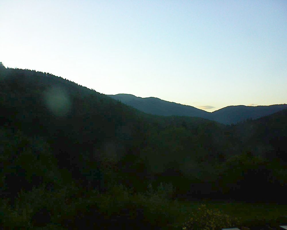 Le petit ballon vu depuis le Domaine Langmatt à Murbach le 30.06.2020 à 21:15 Le petit ballon (Alsace, Vosges) le 30.06.2020 à 21:15