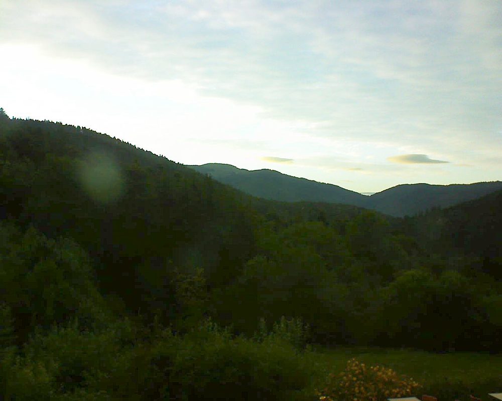 Le petit ballon vu depuis le Domaine Langmatt à Murbach le 04.07.2020 à 21:15 Le petit ballon (Alsace, Vosges) le 04.07.2020 à 21:15