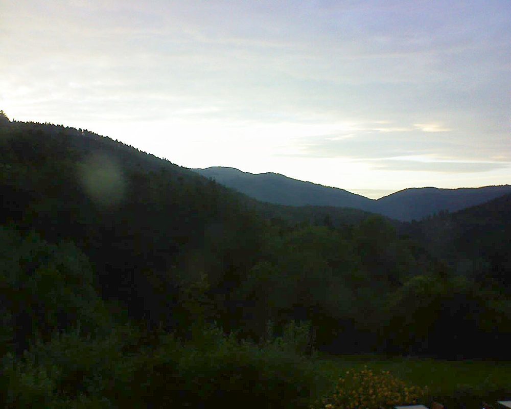Le petit ballon vu depuis le Domaine Langmatt à Murbach le 08.07.2020 à 21:15 Le petit ballon (Alsace, Vosges) le 08.07.2020 à 21:15