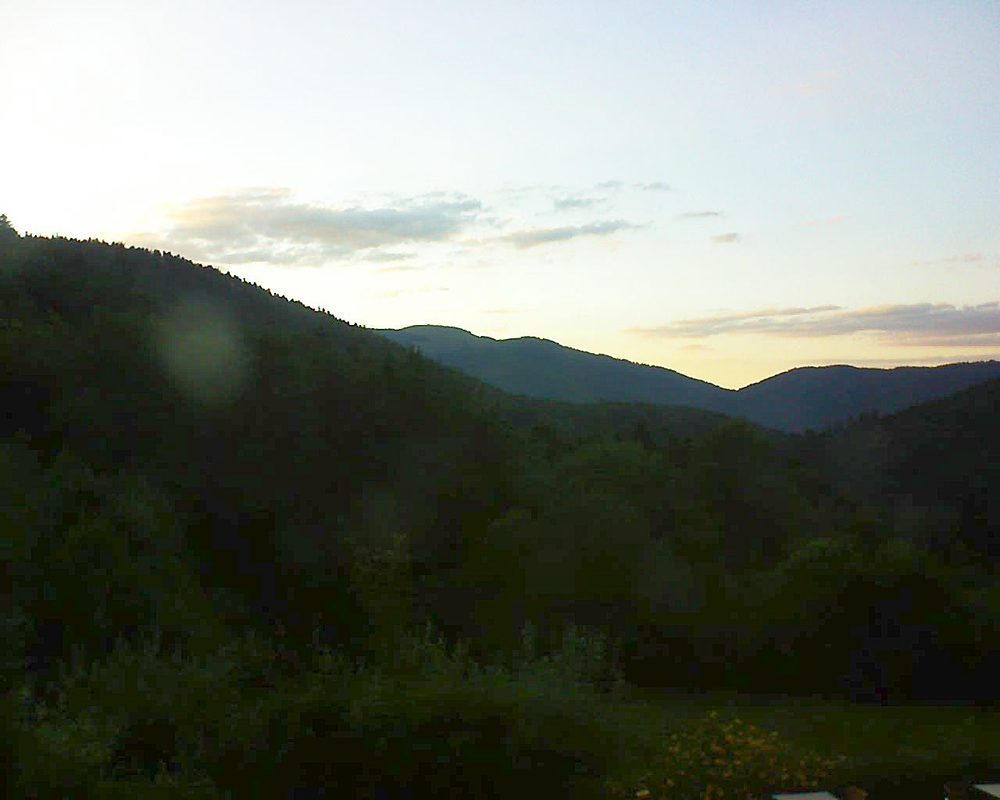 Le petit ballon vu depuis le Domaine Langmatt à Murbach le 11.07.2020 à 21:15 Le petit ballon (Alsace, Vosges) le 11.07.2020 à 21:15