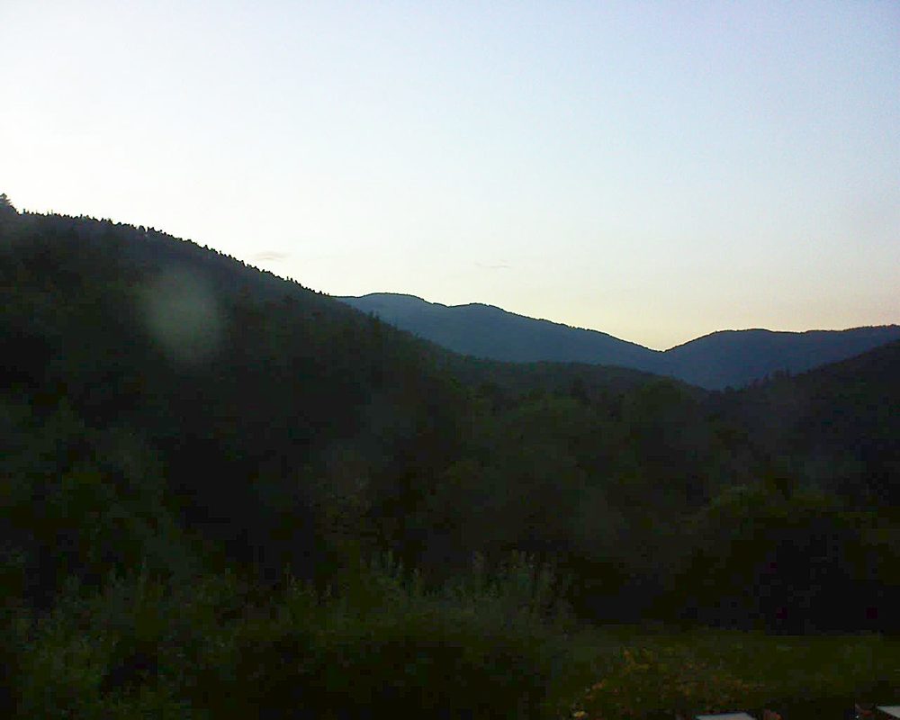 Le petit ballon vu depuis le Domaine Langmatt à Murbach le 19.07.2020 à 21:15 Le petit ballon (Alsace, Vosges) le 19.07.2020 à 21:15
