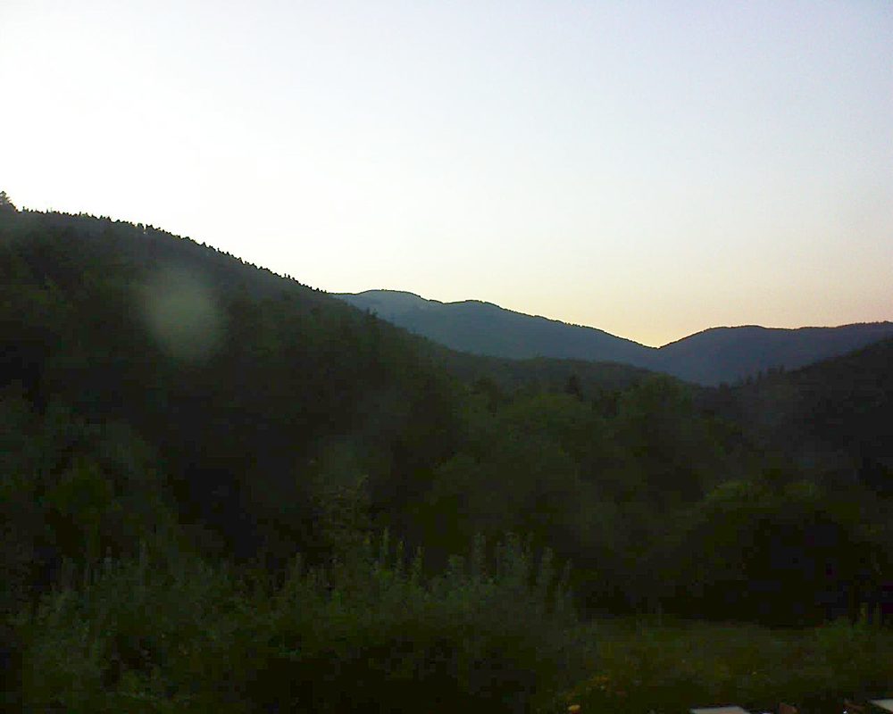 Le petit ballon vu depuis le Domaine Langmatt à Murbach le 30.07.2020 à 21:15 Le petit ballon (Alsace, Vosges) le 30.07.2020 à 21:15