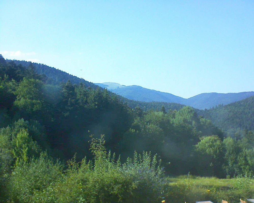 Le petit ballon vu depuis le Domaine Langmatt à Murbach le 31.07.2020 à 18:15 Le petit ballon (Alsace, Vosges) le 31.07.2020 à 18:15