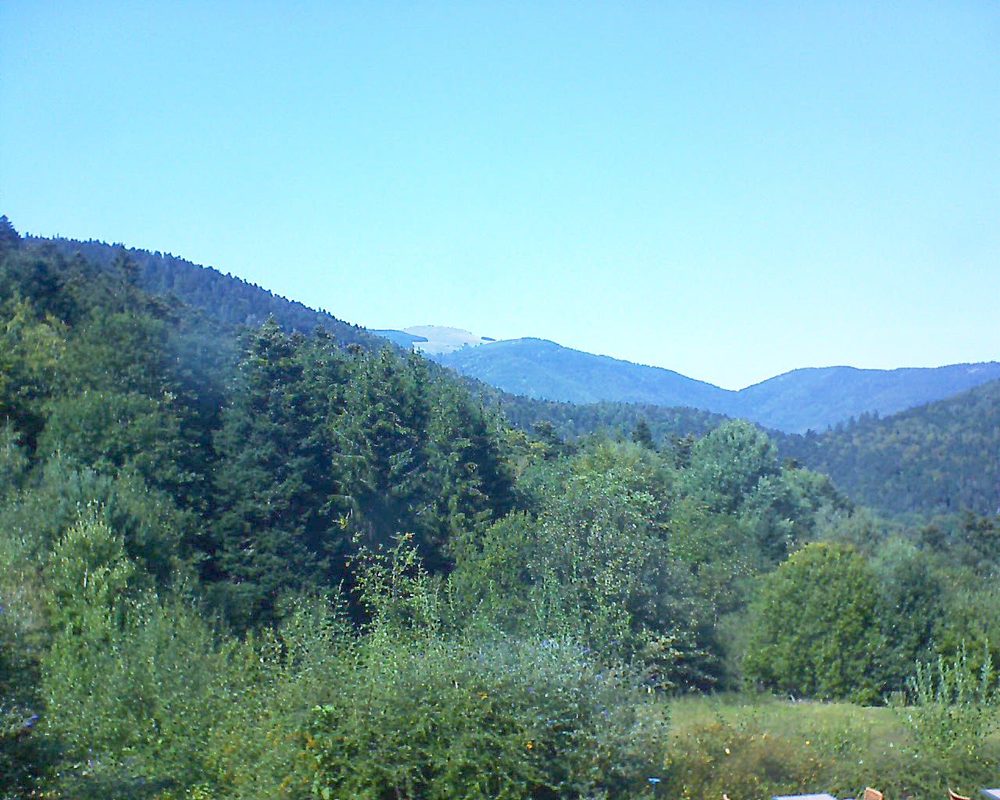 Le petit ballon vu depuis le Domaine Langmatt à Murbach le 13.09.2020 à 15:00 Le petit ballon (Alsace, Vosges) le 13.09.2020 à 15:00