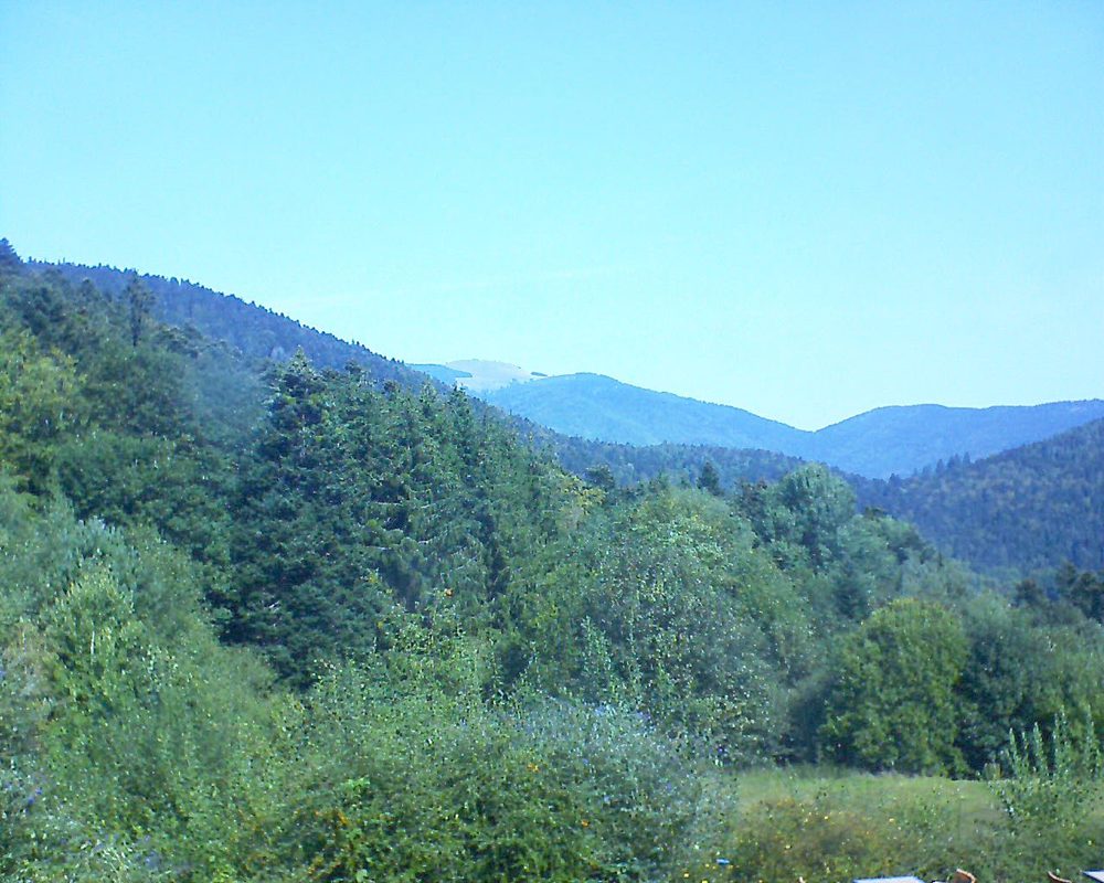 Le petit ballon vu depuis le Domaine Langmatt à Murbach le 14.09.2020 à 12:00 Le petit ballon (Alsace, Vosges) le 14.09.2020 à 12:00