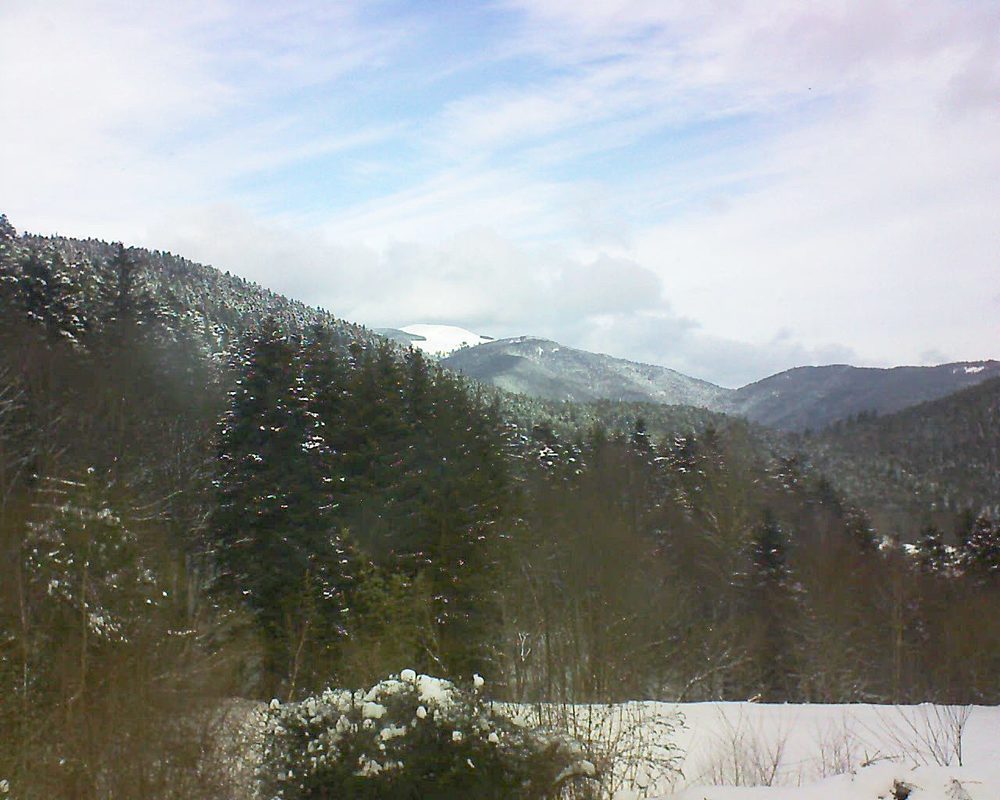 Le petit ballon vu depuis le Domaine Langmatt à Murbach le 26.01.2021 à 12:15 Le petit ballon (Alsace, Vosges) le 26.01.2021 à 12:15