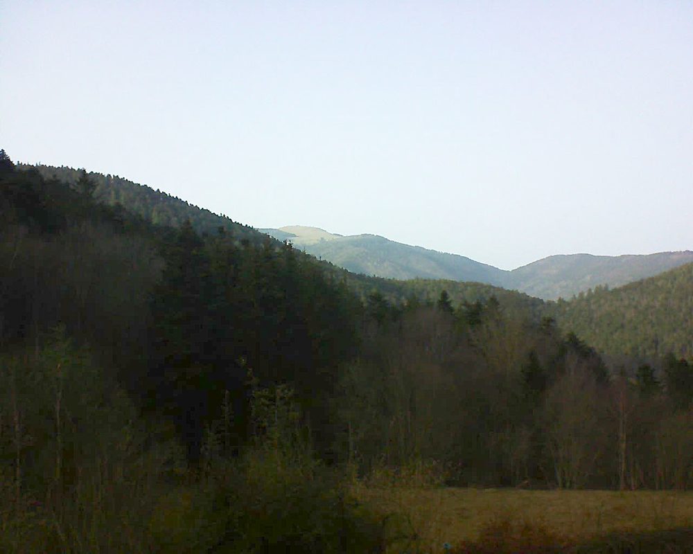 Le petit ballon vu depuis le Domaine Langmatt à Murbach le 23.02.2021 à 16:15 Le petit ballon (Alsace, Vosges) le 23.02.2021 à 16:15