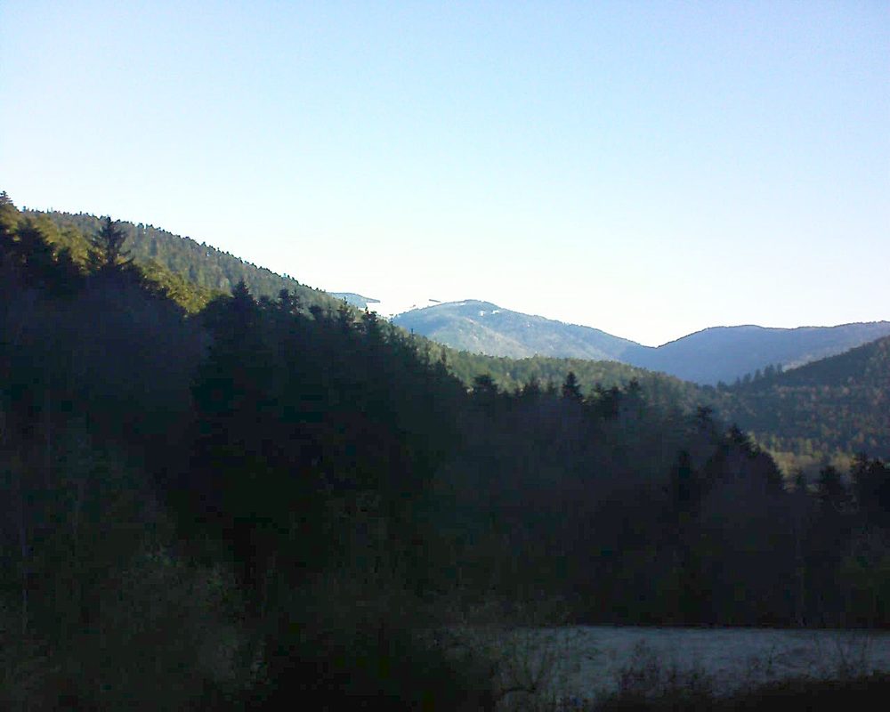 Le petit ballon vu depuis le Domaine Langmatt à Murbach le 24.03.2021 à 07:45 Le petit ballon (Alsace, Vosges) le 24.03.2021 à 07:45