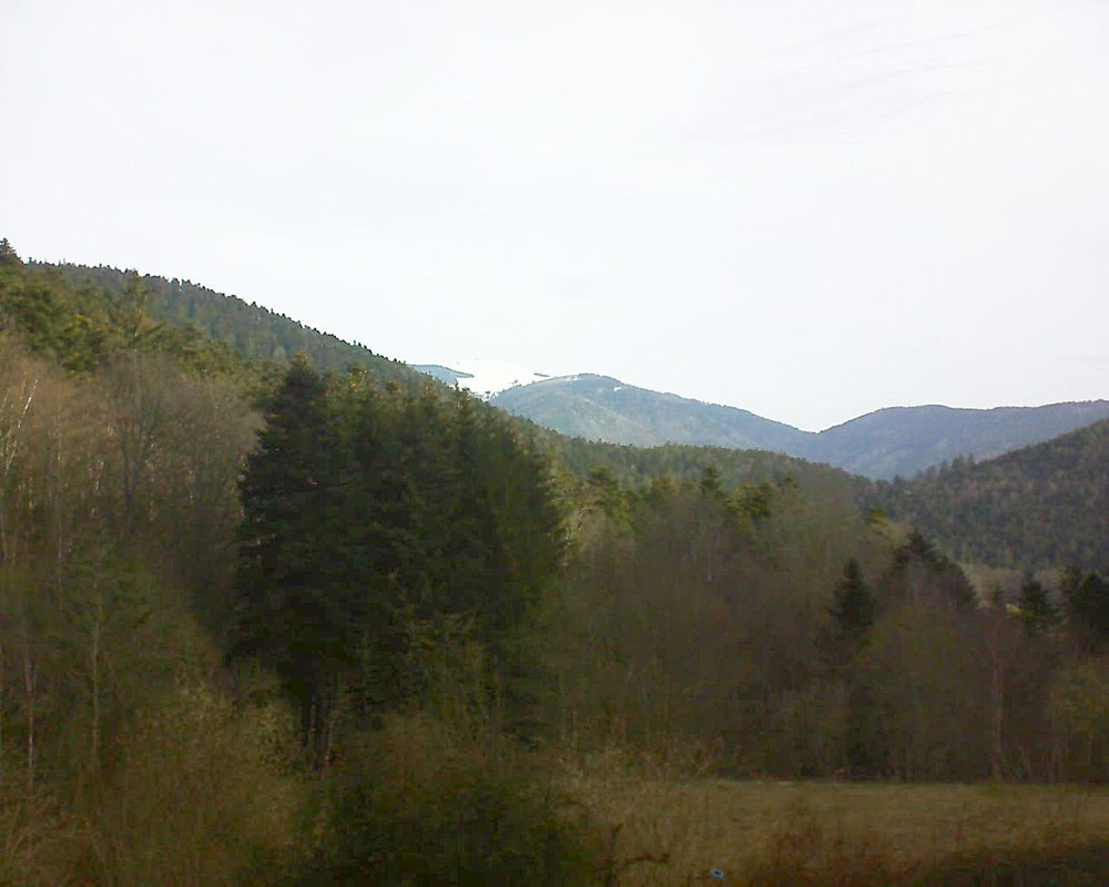 Le petit ballon vu depuis le Domaine Langmatt à Murbach le 25.03.2021 à 08:45 Le petit ballon (Alsace, Vosges) le 25.03.2021 à 08:45