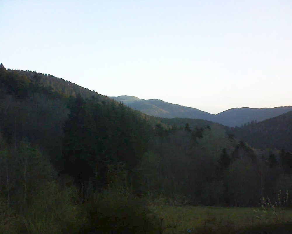 Le petit ballon vu depuis le Domaine Langmatt à Murbach le 01.04.2021 à 07:30 Le petit ballon (Alsace, Vosges) le 01.04.2021 à 07:30