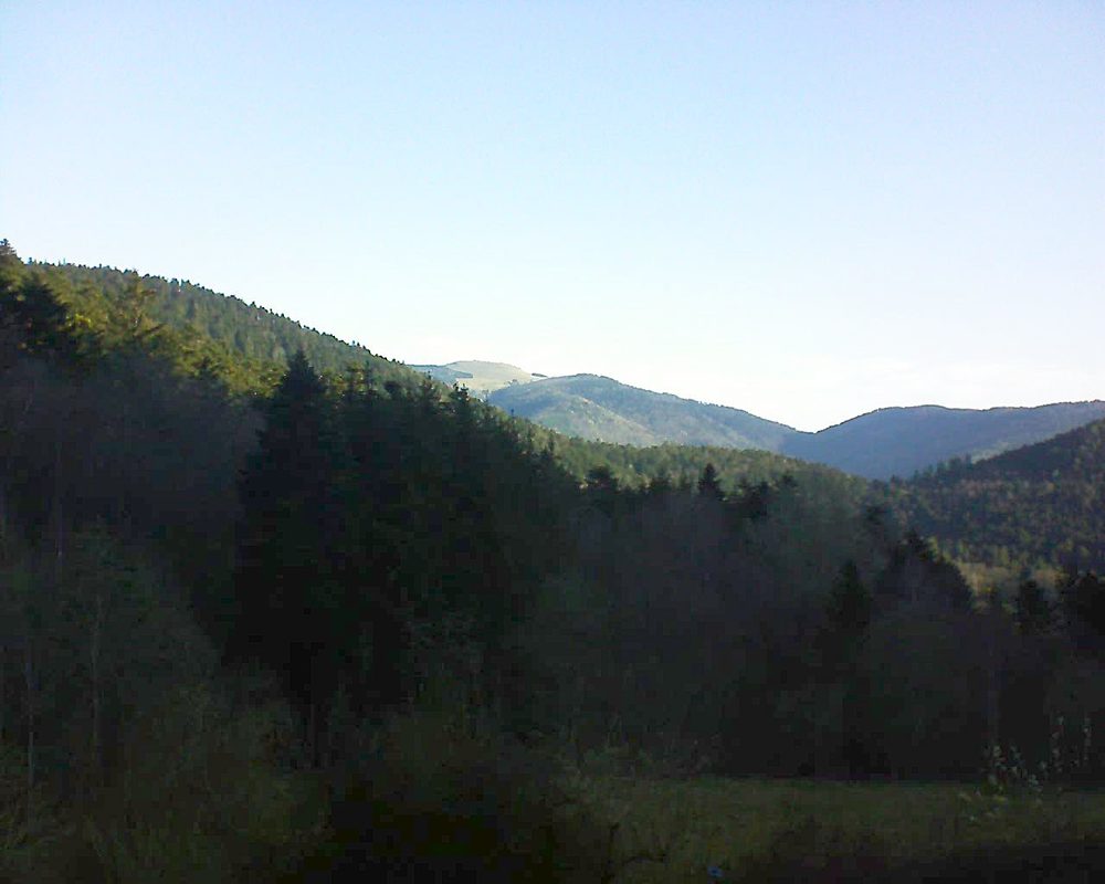 Le petit ballon vu depuis le Domaine Langmatt à Murbach le 01.04.2021 à 08:45 Le petit ballon (Alsace, Vosges) le 01.04.2021 à 08:45