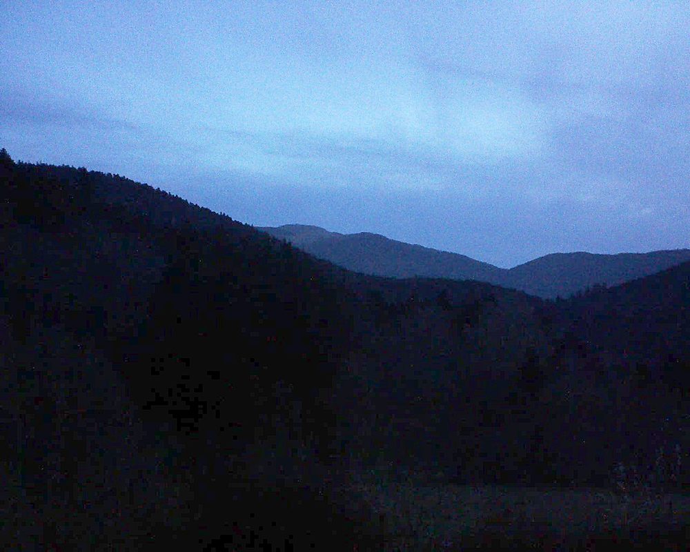 Le petit ballon vu depuis le Domaine Langmatt à Murbach le 05.04.2021 à 06:45 Le petit ballon (Alsace, Vosges) le 05.04.2021 à 06:45