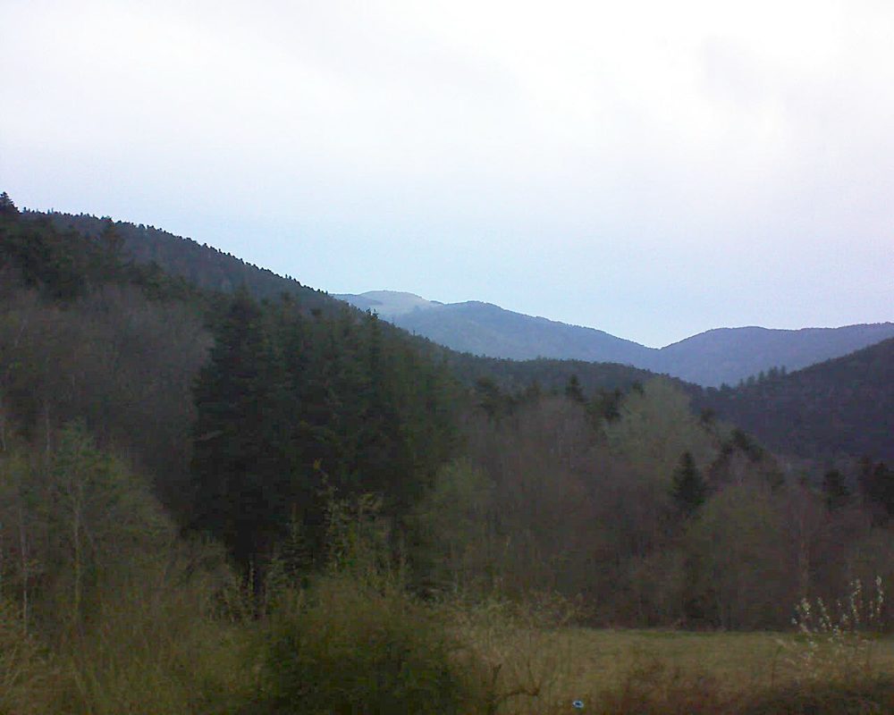 Le petit ballon vu depuis le Domaine Langmatt à Murbach le 05.04.2021 à 07:30 Le petit ballon (Alsace, Vosges) le 05.04.2021 à 07:30