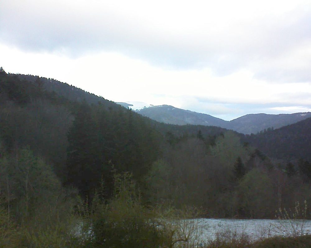 Le petit ballon vu depuis le Domaine Langmatt à Murbach le 06.04.2021 à 07:45 Le petit ballon (Alsace, Vosges) le 06.04.2021 à 07:45