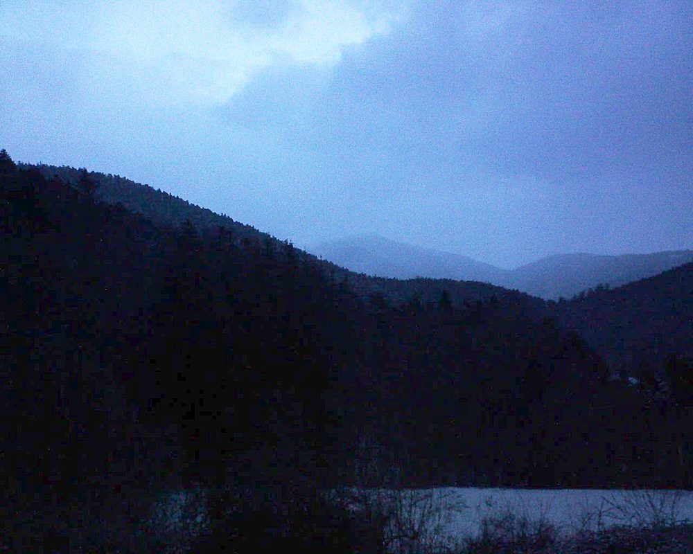 Le petit ballon vu depuis le Domaine Langmatt à Murbach le 07.04.2021 à 06:45 Le petit ballon (Alsace, Vosges) le 07.04.2021 à 06:45