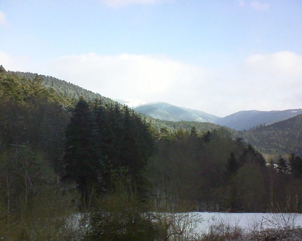 Le petit ballon vu depuis le Domaine Langmatt à Murbach le 07.04.2021 à 08:45 Le petit ballon (Alsace, Vosges) le 07.04.2021 à 08:45