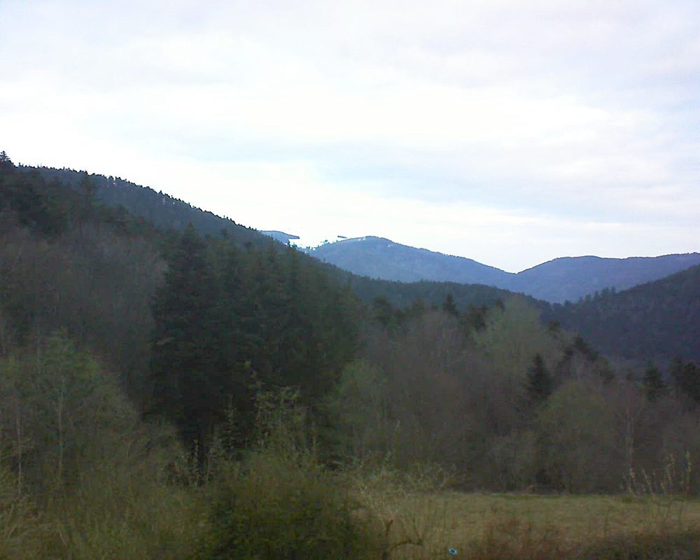 Le petit ballon vu depuis le Domaine Langmatt à Murbach le 08.04.2021 à 07:30 Le petit ballon (Alsace, Vosges) le 08.04.2021 à 07:30