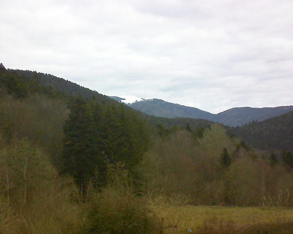 Le petit ballon vu depuis le Domaine Langmatt à Murbach le 08.04.2021 à 10:30 Le petit ballon (Alsace, Vosges) le 08.04.2021 à 10:30