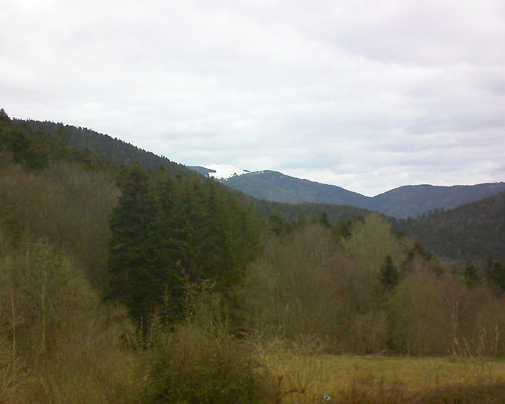 Le petit ballon vu depuis le Domaine Langmatt à Murbach le 08.04.2021 à 10:45 Le petit ballon (Alsace, Vosges) le 08.04.2021 à 10:45