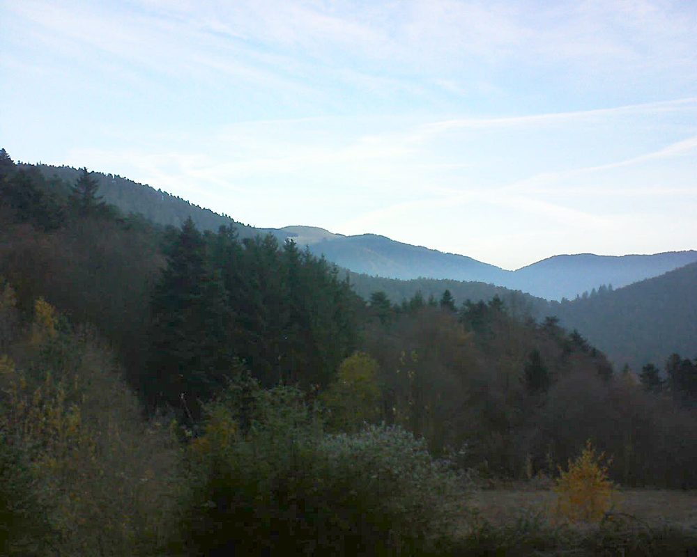 Le petit ballon vu depuis le Domaine Langmatt à Murbach le 25.11.2021 à 08:30 Le petit ballon (Alsace, Vosges) le 25.11.2021 à 08:30