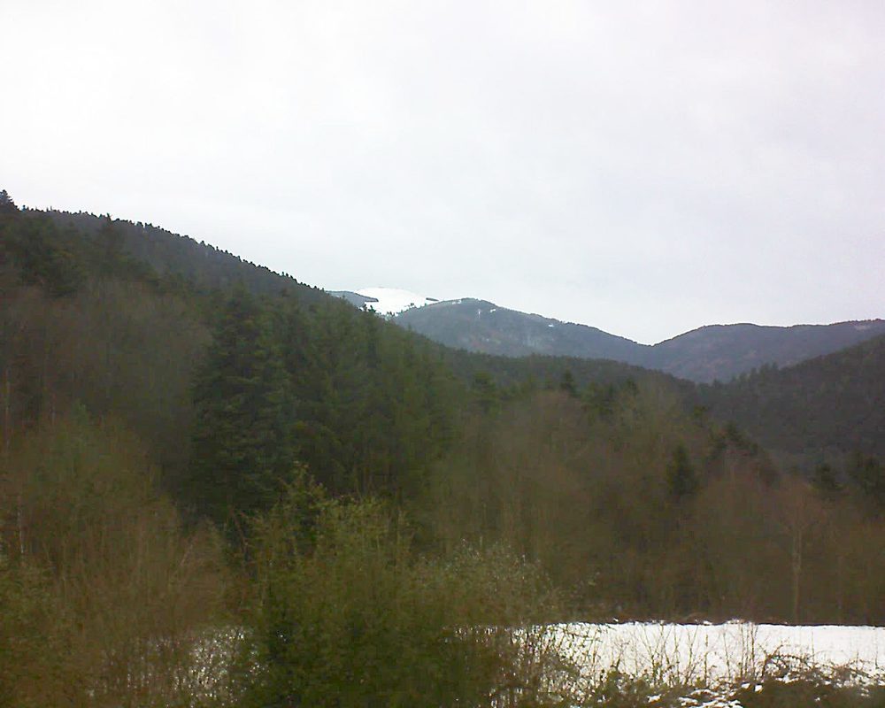 Le petit ballon vu depuis le Domaine Langmatt à Murbach le 08.12.2021 à 11:30 Le petit ballon (Alsace, Vosges) le 08.12.2021 à 11:30